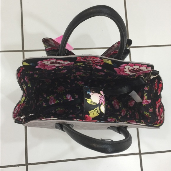 Betsey Johnson Bow-Tie Tote - Picture 7 of 8